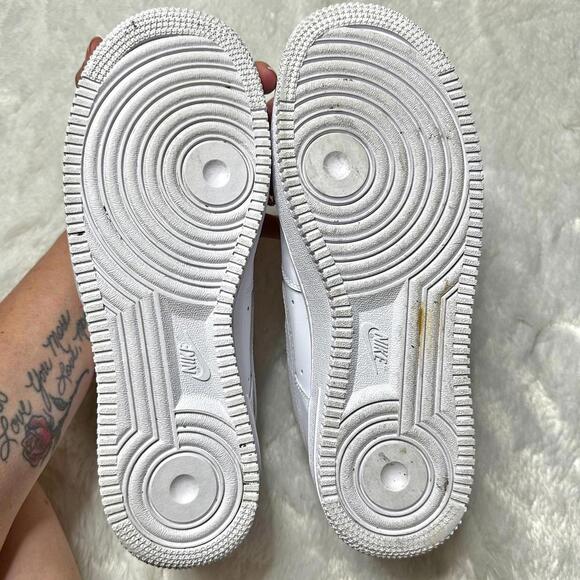 Nike Air Force 1 Low 07 Triple White Leather Sneakers Mens 8 - Picture 6 of 9